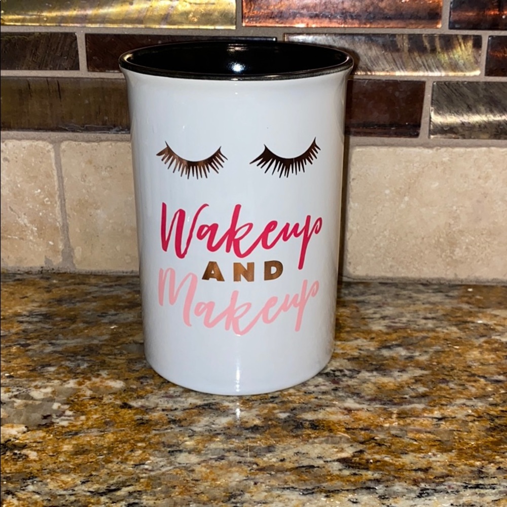 Adrienne Vittadini Makeup Brush Holder (1)